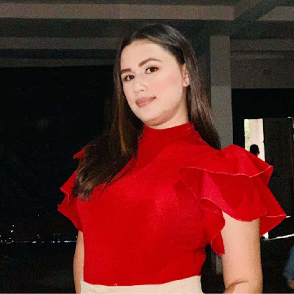 Meet your Posher, Claudia